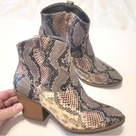 Sugar snake print booties size 8 - Picture 1 of 10